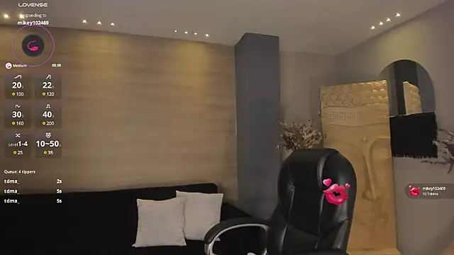 CarolineGraceX online show from 01.27.25