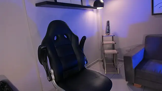 Snapshot of DonnaStonne chatting on 01.21.25 DonnaStonne online show from 01.21.25