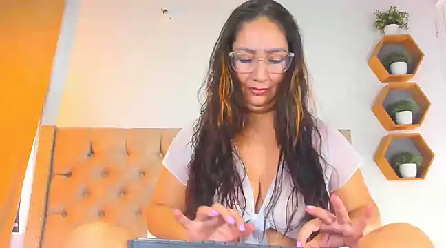 Anya Texas online show from 03.18.25