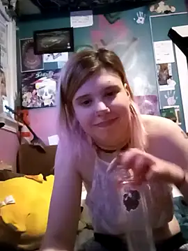 Snapshot of Esteem369 chatting on 03.22.25 Esteem369 online show from 03.22.25