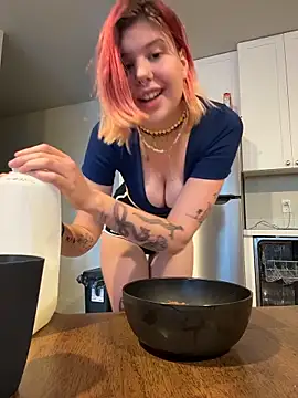 Snapshot of Esteem369 chatting on 11.18.25 Esteem369 online show from 11.18.25