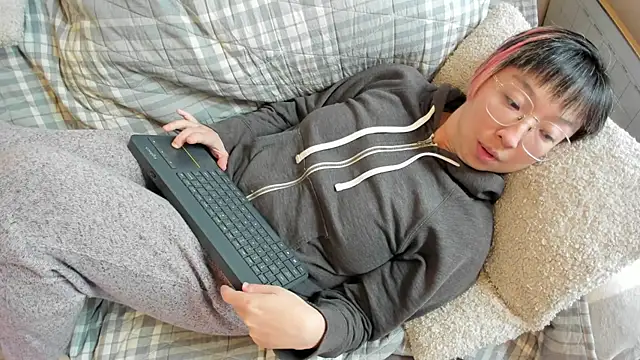 luxgray online show from 10.14.25