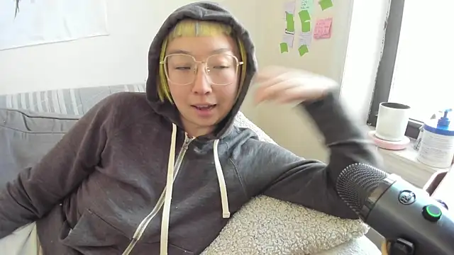 Snapshot of luxgray chatting on 03.29.26 luxgray online show from 03.29.26