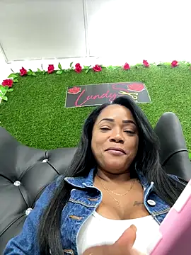 Snapshot of Noviostoxico chatting on 10.12.25 Noviostoxico online show from 10.12.25