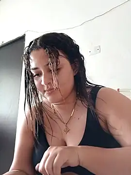 Snapshot of Liancy chatting on 02.24.25 Liancy online show from 02.24.25