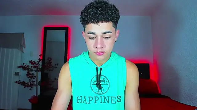 Snapshot of DavidfullOFlove chatting on 12.03.24 DavidfullOFlove online show from 12.03.24