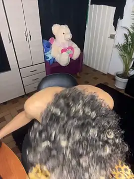 Snapshot of DavidfullOFlove chatting on 10.31.25 DavidfullOFlove online show from 10.31.25