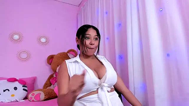 Snapshot of ariel_milk chatting on 02.28.25 ariel milk online show from 02.28.25