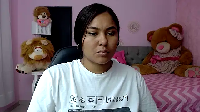 Snapshot of ariel_milk chatting on 12.05.25 ariel milk online show from 12.05.25