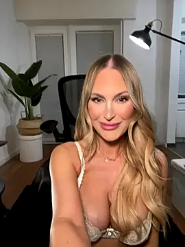 Lena Blom online show from 10.03.25