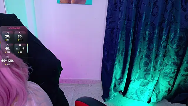 Snapshot of pandorabeker chatting on 10.28.25 pandorabeker online show from 10.28.25