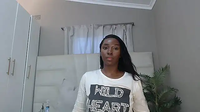 Snapshot of naughtyblackdolie chatting on 03.08.25 naughtyblackdolie online show from 03.08.25