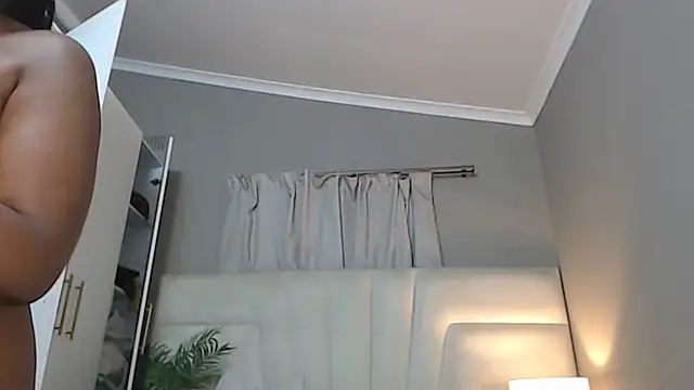 Snapshot of naughtyblackdolie chatting on 09.24.25 naughtyblackdolie online show from 09.24.25