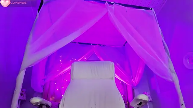 Hanna  Becker  online show from 02.28.25