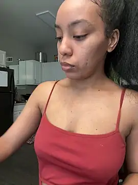 Snapshot of juicyyy323 chatting on 12.19.24 juicyyy323 online show from 12.19.24