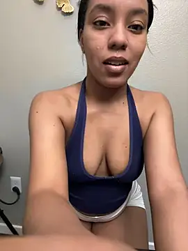 Snapshot of juicyyy323 chatting on 12.28.24 juicyyy323 online show from 12.28.24