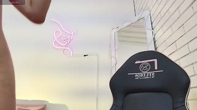 Snapshot of Pia_tay chatting on 09.23.25 Pia tay online show from 09.23.25