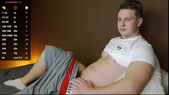 Snapshot of charlie_smiley chatting on 10.13.25 charlie smiley online show from 10.13.25