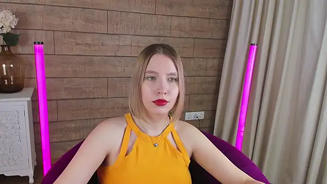 LiliLinn online show from 03.15.25