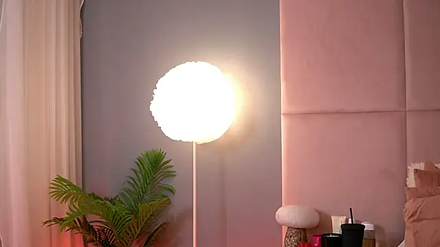 Snapshot of AlmaLuv chatting on 03.24.26 AlmaLuv online show from 03.24.26