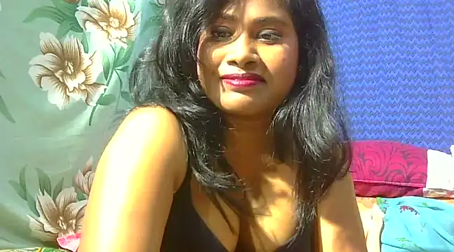 Snapshot of sexy_roma chatting on 02.15.25 sexy roma online show from 02.15.25