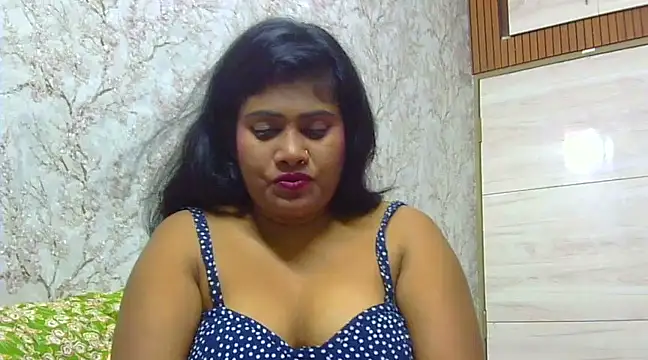 Snapshot of sexy_roma chatting on 03.13.25 sexy roma online show from 03.13.25