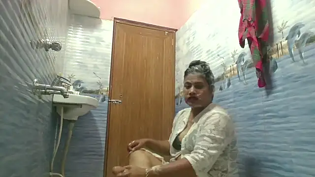 Snapshot of sexy_roma chatting on 04.10.26 sexy roma online show from 04.10.26