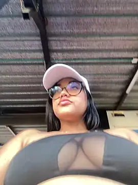 Snapshot of ElaEndez_ chatting on 01.19.25 ElaEndez online show from 01.19.25