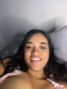 Snapshot of ElaEndez_ chatting on 09.25.25 ElaEndez online show from 09.25.25