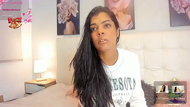 Snapshot of Sweetdreamses_ chatting on 12.27.24 Sweetdreamses online show from 12.27.24