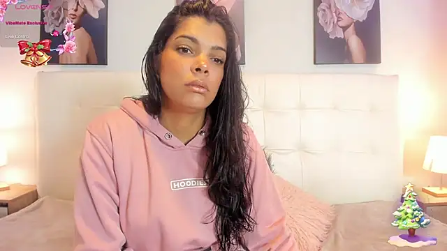 Snapshot of Sweetdreamses_ chatting on 12.29.24 Sweetdreamses online show from 12.29.24