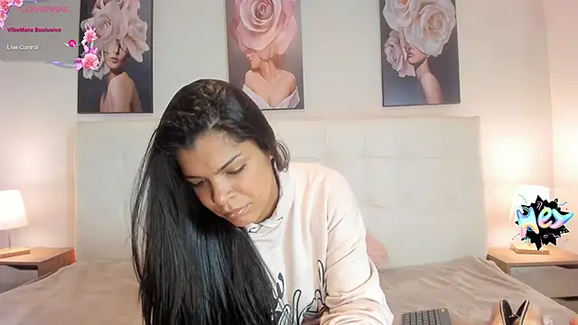 Snapshot of Sweetdreamses_ chatting on 01.19.25 Sweetdreamses online show from 01.19.25