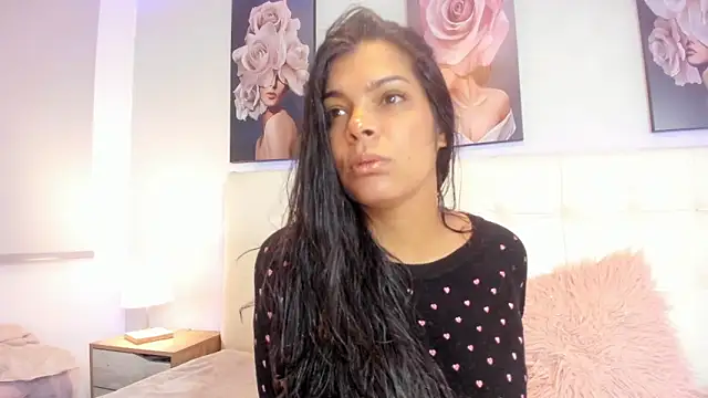 Snapshot of Sweetdreamses_ chatting on 02.04.25 Sweetdreamses online show from 02.04.25