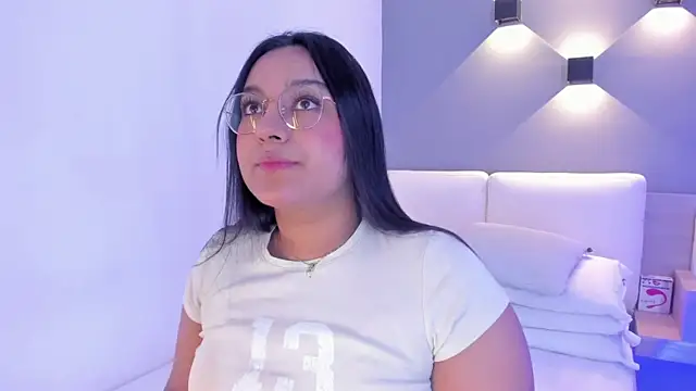 Snapshot of ellamontoya chatting on 01.26.25 ellamontoya online show from 01.26.25