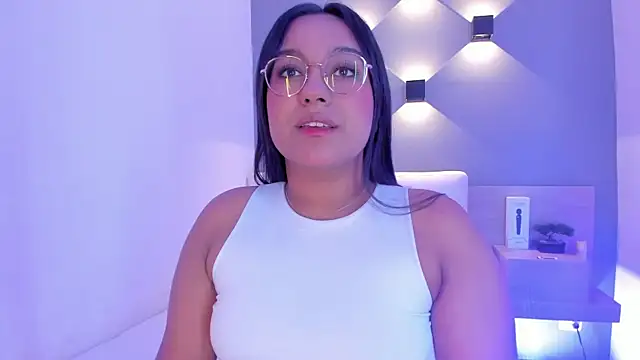 Snapshot of ellamontoya chatting on 01.28.25 ellamontoya online show from 01.28.25