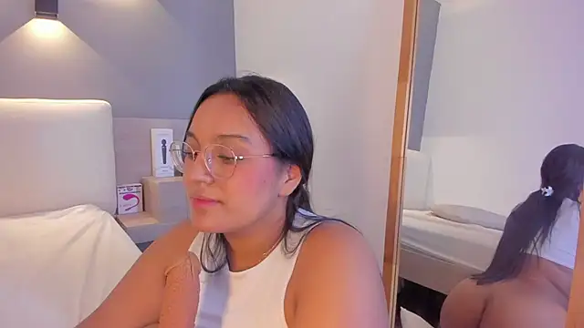 Snapshot of ellamontoya chatting on 01.28.25 ellamontoya online show from 01.28.25