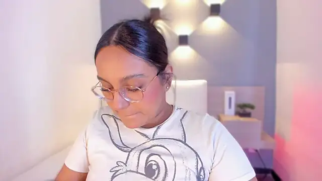 Snapshot of ellamontoya chatting on 02.07.25 ellamontoya online show from 02.07.25