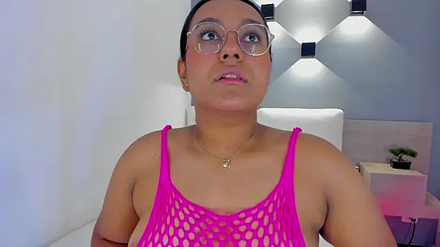 Snapshot of ellamontoya chatting on 02.13.25 ellamontoya online show from 02.13.25