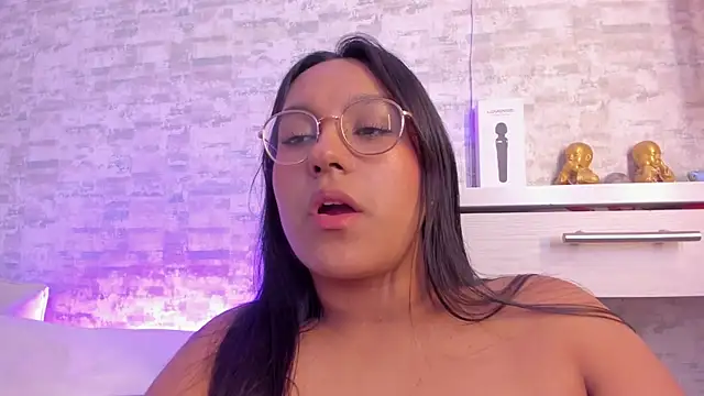 Snapshot of ellamontoya chatting on 02.21.25 ellamontoya online show from 02.21.25