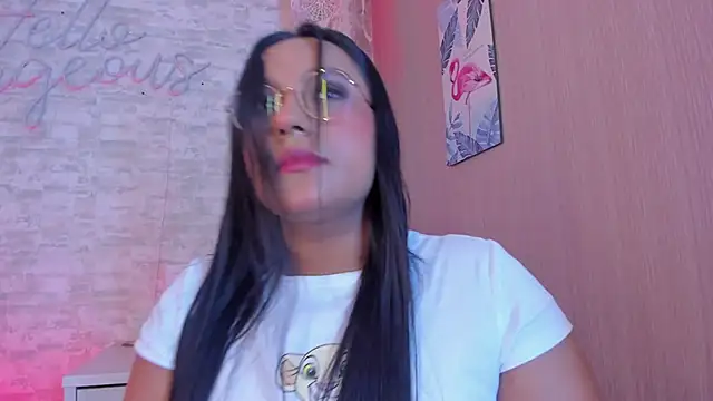 Snapshot of ellamontoya chatting on 02.23.25 ellamontoya online show from 02.23.25