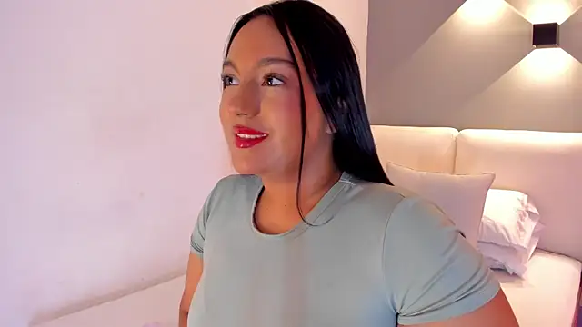 Snapshot of ellamontoya chatting on 09.15.25 ellamontoya online show from 09.15.25