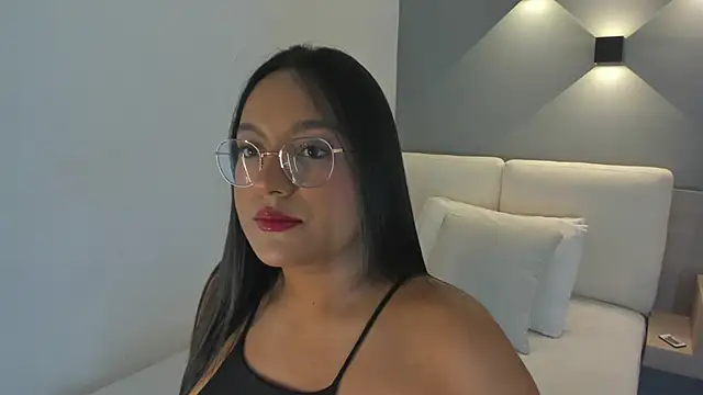 Snapshot of ellamontoya chatting on 09.18.25 ellamontoya online show from 09.18.25