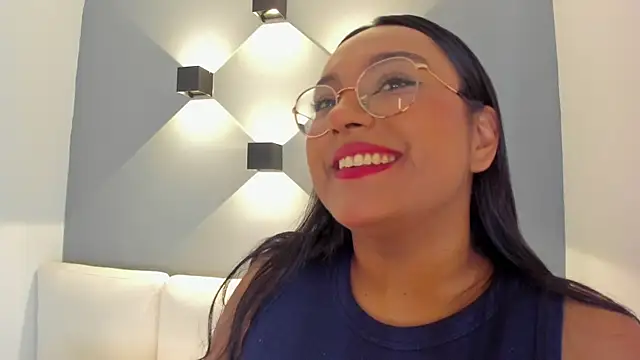 Snapshot of ellamontoya chatting on 10.11.25 ellamontoya online show from 10.11.25