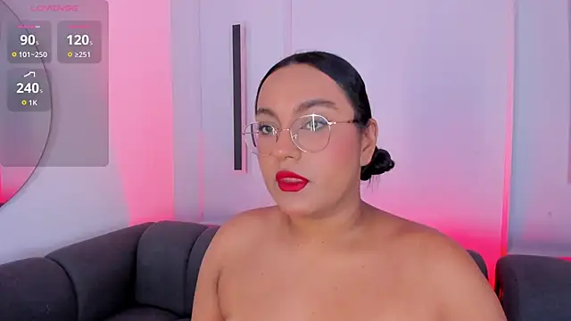 Snapshot of ellamontoya chatting on 10.23.25 ellamontoya online show from 10.23.25