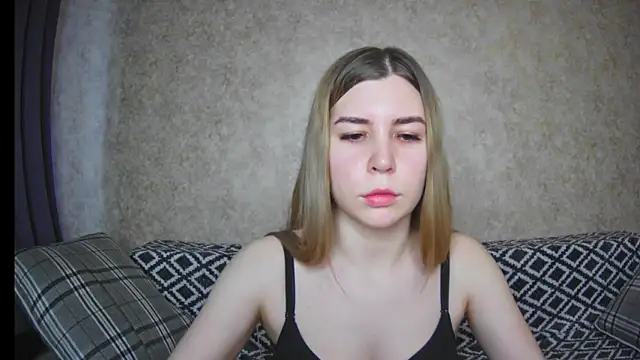 Snapshot of ElllaNuar chatting on 12.09.24 ElllaNuar online show from 12.09.24