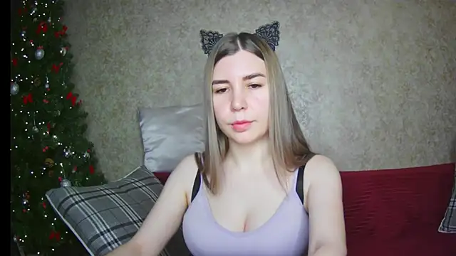 Snapshot of ElllaNuar chatting on 01.15.25 ElllaNuar online show from 01.15.25