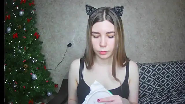 Snapshot of ElllaNuar chatting on 01.20.25 ElllaNuar online show from 01.20.25