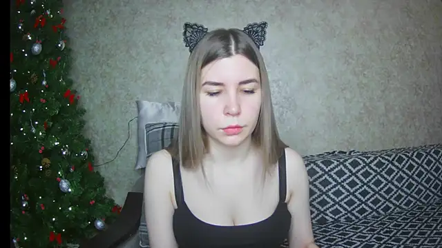 Snapshot of ElllaNuar chatting on 01.22.25 ElllaNuar online show from 01.22.25