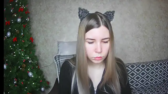 Snapshot of ElllaNuar chatting on 01.24.25 ElllaNuar online show from 01.24.25