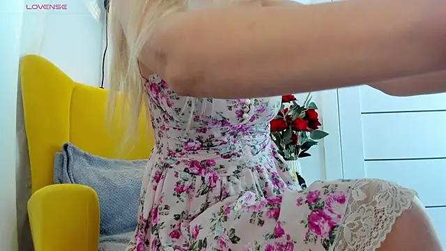 Snapshot of miissblonde chatting on 02.22.26 miissblonde online show from 02.22.26